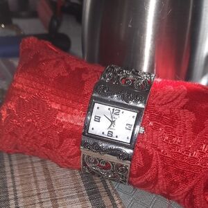 Elegant Silver Filigree Women's Bracelet Watch - White Dial